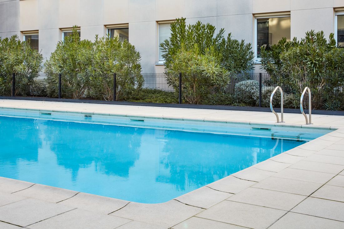 Bordeaux Appart Hotel Adagio Rodesse Pool